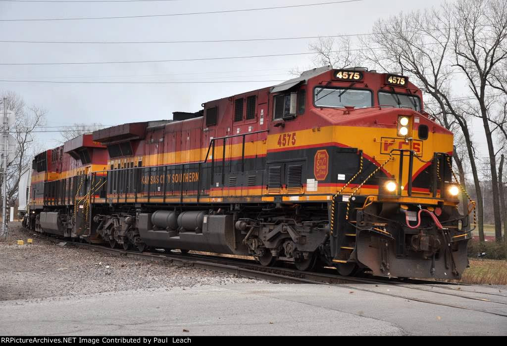 Grain train starts its turn to the south